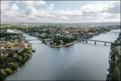 Connue pour être la capitale de la batellerie, cette ville se situe à la confluence de la Seine et de l'Oise. Il s'agit de ...