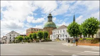 Dans quel pays se trouve la ville de Waterloo ?