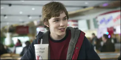 Hoult joue Mike dans ce film de Gore Verbinski, qui est...