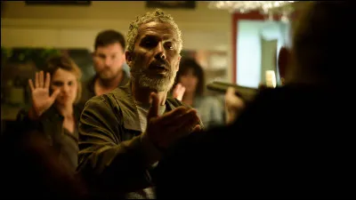 Comment s'appelle cette s&eacute;rie cr&eacute;&eacute;e par Bruno Merle et Olivier Abbout, et dans laquelle Bouajila joue Carrel ?