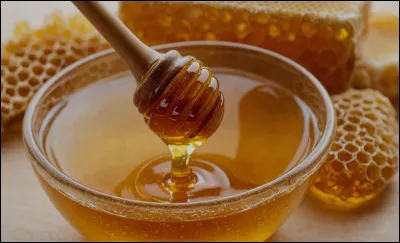 Pour faire du miel, les abeilles ramassent un élément dans les plantes avant de le ramener dans leurs ruches. De quoi s'agit-il ?