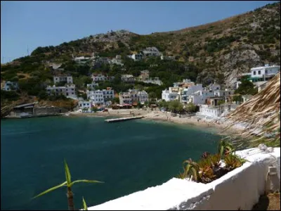 Où se situe la mer Icarienne ?