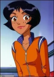 Quel est le nom de la jolie brune aux yeux marron ?