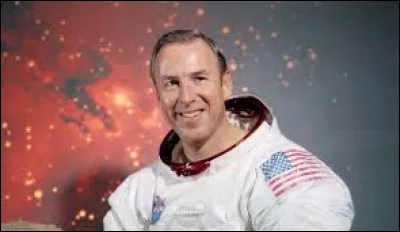 Ao&ucirc;t : Qui a incarn&eacute; James Lovell, le chef de la mission Apollo 13 ?