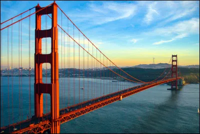 San Francisco : Quel est le nom du pont rouge emblématique de San Francisco ?
