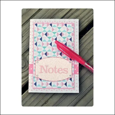 Quelle est la traduction de l'expression "un carnet de notes" en anglais ?