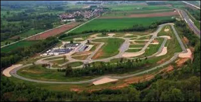 Je vous emmène en Lorraine, sur le circuit de Chenevières. Village du Lunévillois, sur les bords de la Meurthe, il se situe dans le département ...