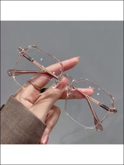 Veux-tu qu'elle porte des lunettes ?