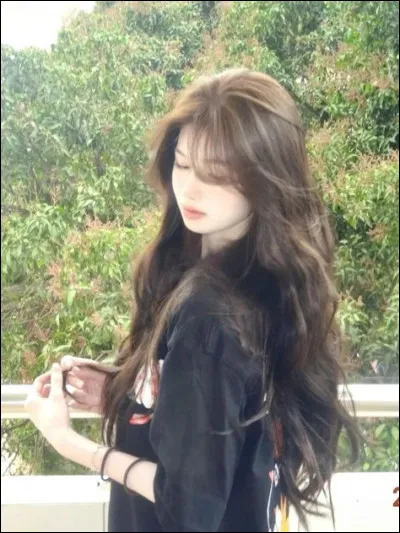 Et pour finir veux-tu qu'elle ait les cheveux attachés ou détachés ?