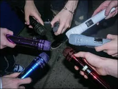 Qui a le micro violet ?