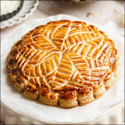 Quelle pâtisserie est associée à l'Épiphanie en France ?