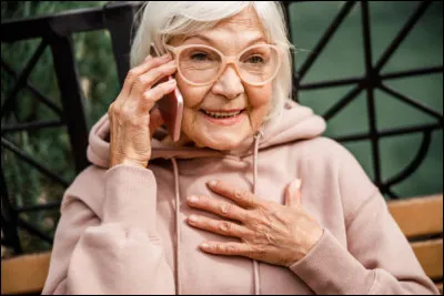 Une grand-m&egrave;re est tomb&eacute;e &agrave; c&ocirc;t&eacute; de toi. Que fais-tu&nbsp; ?