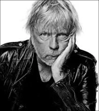 Quel est le nom de naissance du chanteur Renaud ?