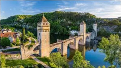 Voyage - Comment s'appelle le pont fortifi&eacute; situ&eacute; &agrave; Cahors ?