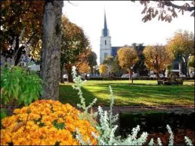 Nous sommes maintenant dans les Pays-de-la-Loire, aux Moutiers-en-Retz. Commune de l'arrondissement de Saint-Nazaire, elle se situe dans le département ...