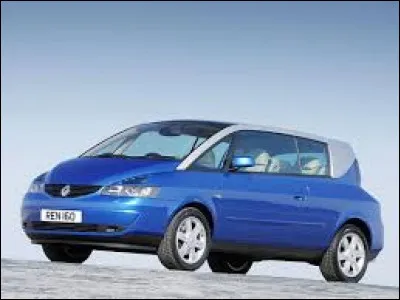 La voiture sur la photo est une Renault Avantime.