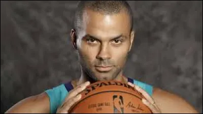 Tony Parker a joué plusieurs années dans l'équipe des "Lakers de Los Angeles".