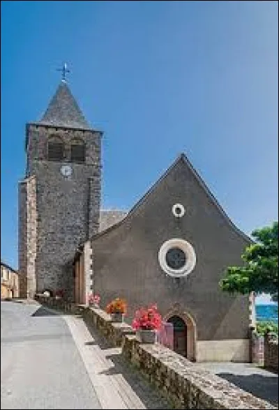 Voici l'église Saint-Jean-Baptiste, à Noailhac. Ancienne commune Aveyronnaise, elle se situe en région ...
