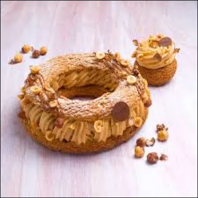 Dans le Paris-Brest, quel est le parfum de la crème qui garnie la pâte à choux ?