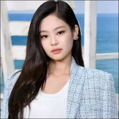 Combien a-t-elle fait de chansons en solo ?