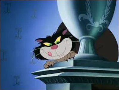 Dans le film Disney "Cendrillon", comment s'appelle le gros chat malicieux, sournois et méchant qui habite au château ?