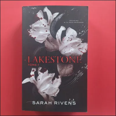 Comment s’appelle le chat d'Iris à la fin du tome 1 ?