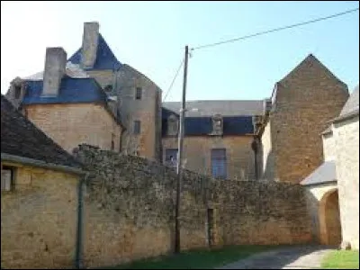 Nous sommes maintenant en Occitanie, au château de Masclat. Village de l'arrondissement de Gourdon, il se situe dans le département ...