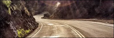 Quel est ce film de David Lynch dans lequel Betty Elms (Naomi Watts), vient d'arriver à Los Angeles et se lie d'amitié avec une femme amnésique (Laura Harring) rescapée d'un accident ?