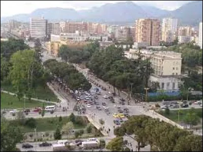 De quel pays Tirana est-elle la capitale ?