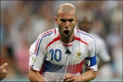 Autre but dcisif de Zizou en quipe de France, ce but en or sur penalty en demi-finale de l'Euro 2000 face au Portugal. Marqu...