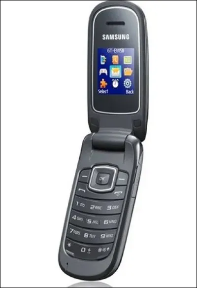 Quelle technologie permet de 2004 à 2006 de développer les réseaux sociaux sur téléphone ?