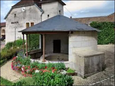 Je vous attends en Bourgogne-Franche-Comté devant le lavoir d'Émagny. Village de l'aire d'attraction Bisontine, sur les bords de l'Ognon, il se situe dans le département ...