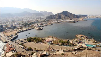 De quel pays fait partie la ville portuaire d'Aden ?