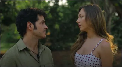 De quelle série Netflix est tirée cette scène où l'on voit les personnages de Miguel et Lilí ?