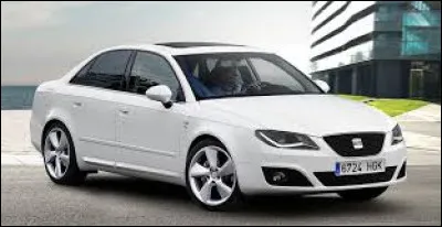 Cette voiture blanche est une ...