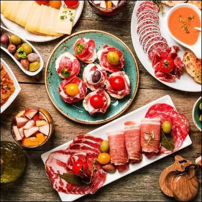 Quelle spécialité espagnole protégée est déclinée en trois types selon le temps daffinage ?