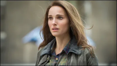 J : Jane Foster
Quelle arme a-t-elle déjà utilisée ?