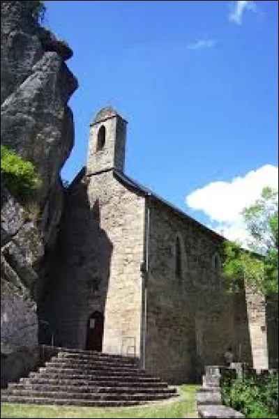 Voici l'église Notre-Dame de Verdale, à Latouille-Lentillac. Village de l'arrondissement de Figeac, à la confluence des rivières Bave, Embiargues, Cayla et Tolerme, il se situe dans le département ...