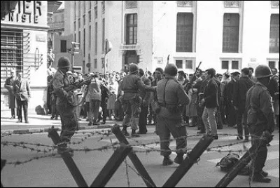 Le FLN était un mouvement de libération de...