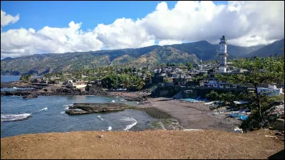 Située dans l'océan Indien, de quel archipel fait partie l'île d'Anjouan ?