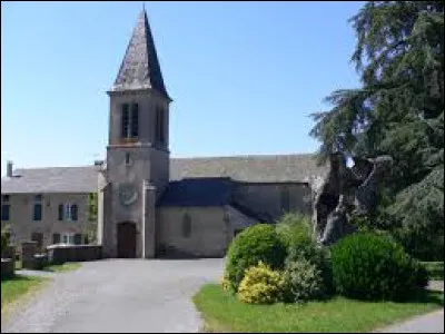 Voici l'église Notre-Dame-de-l'Assomption, à Faussergues. Village de l'ancienne région Midi-Pyrénées, il se situe dans le département ...