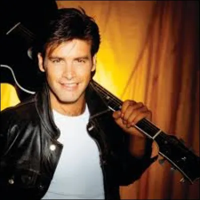 Avant de devenir un célèbre chanteur, Roch Voisine a-t-il joué au hockey sur glace à haut niveau ?