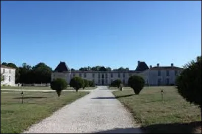 Nous partons en Nouvelle-Aquitaine, au chateau du Douhet. Commune de l'aire d'attraction de Saintes, elle se situe dans le département ...