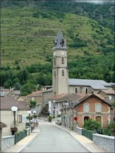Village occitan, dans l'arrondissement de Foix, Luzenac se situe dans le département ...