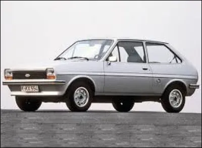 Cette voiture est une ...