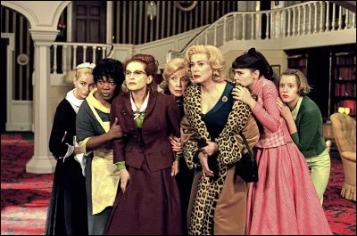 Qui est le réalisateur du film "8 femmes" ?