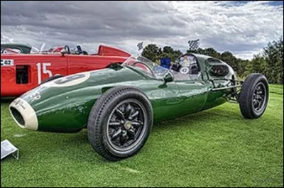 Quel constructeur initie un bouleversement dans cette compétition à partir de 1958 ?