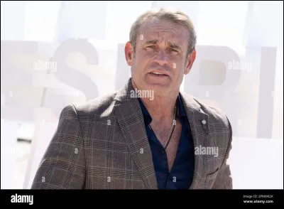 Avec qui Jimmy a-t-il une liaison dans la saison 13 ?