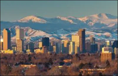 Cette ville des Rocheuses a été nommée lors de sa fondation en 1858 en l'honneur du gouverneur du Kansas :