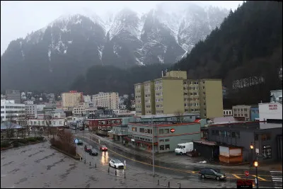 Quel est ce chercheur d'or québécois dont le nom a été donné en 1881 à la ville qu'il a fondée en Alaska ?